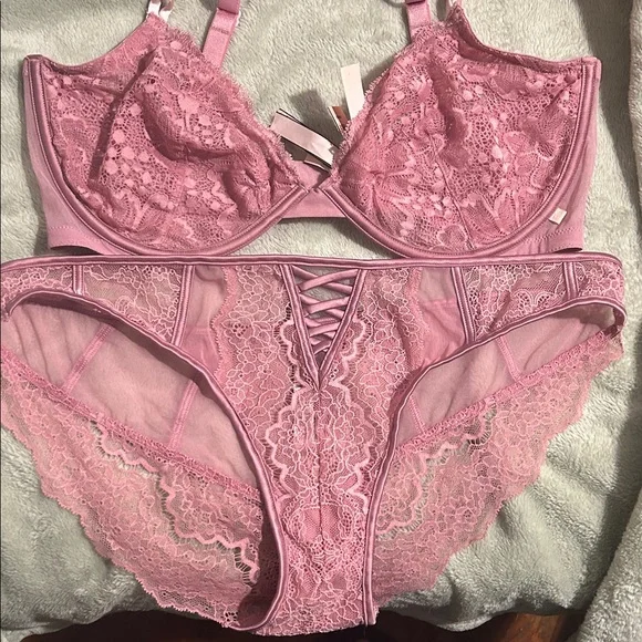 Lace Lingerie Set - Picture 1 of 3
